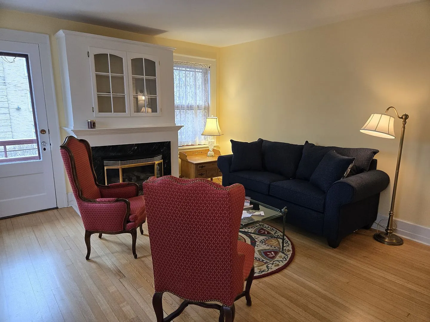 Furnished charming 2 Bedroom in Downtown Madison — Photo 2
