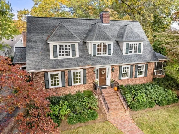 37 Boulder Rd, Wellesley, MA 02481