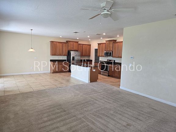 4th image of 7410 Fairgrove Ave