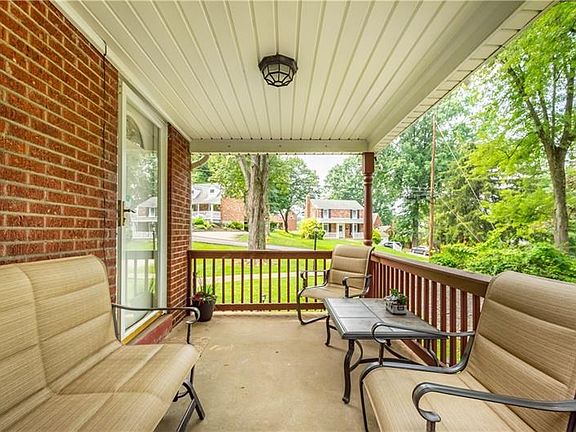 3rd image of 690 Glenrock Dr