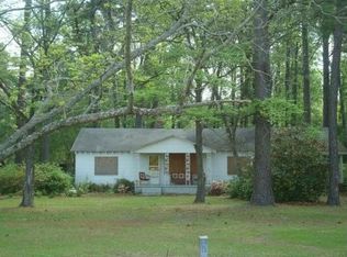 616 E Country Club Rd, Dillon, SC 29536