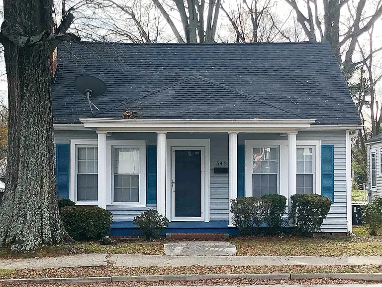 542 E Black St — Photo 1