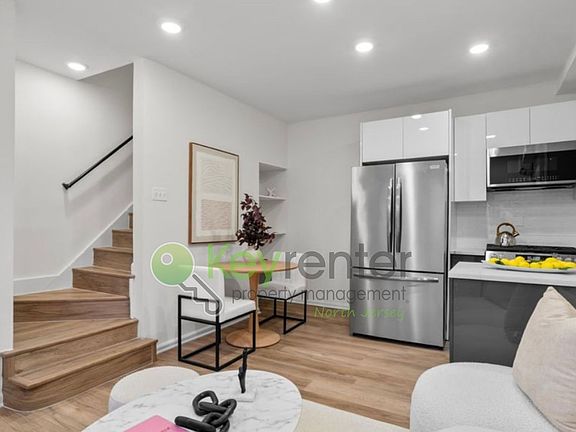 4th image of 407 Park Ave