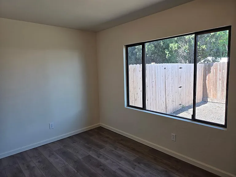 2707 Broadmoor Ave — Photo 9