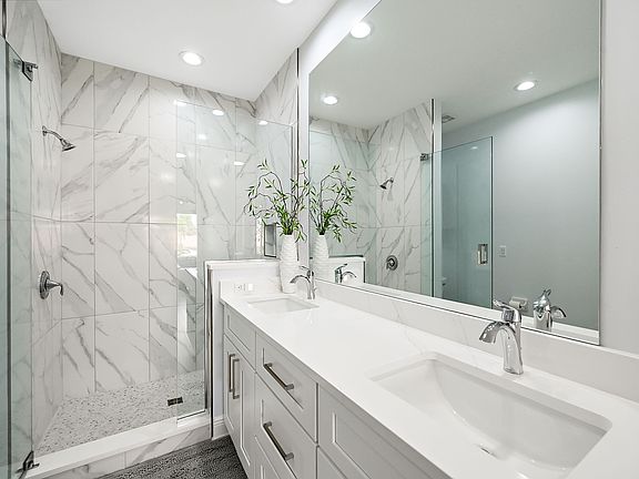 5th image of 1305 Sweetwater Cv Unit 203