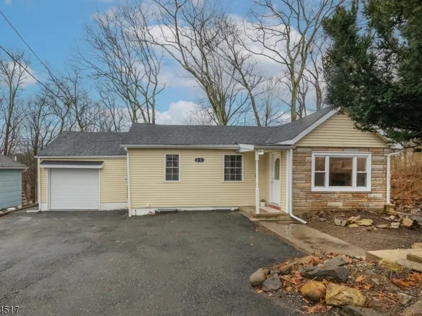 23 Roosevelt Trl, Hopatcong Boro, NJ 07843