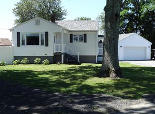 147 Beverly St, Somerset, MA 02726