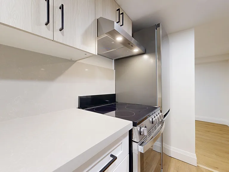 1214 Avenue Rd — Photo 12