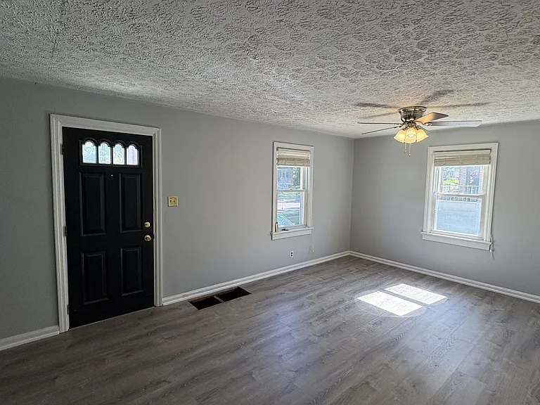 4309 Hegner Ave — Photo 2