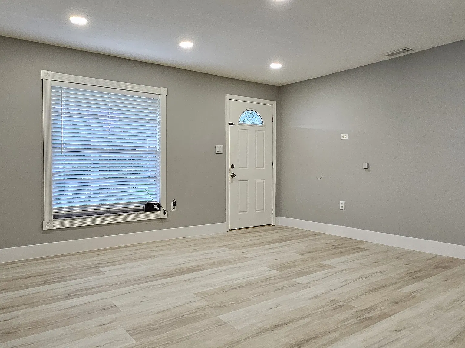 3 bed, 1384 sqft, $2,200 — Photo 2