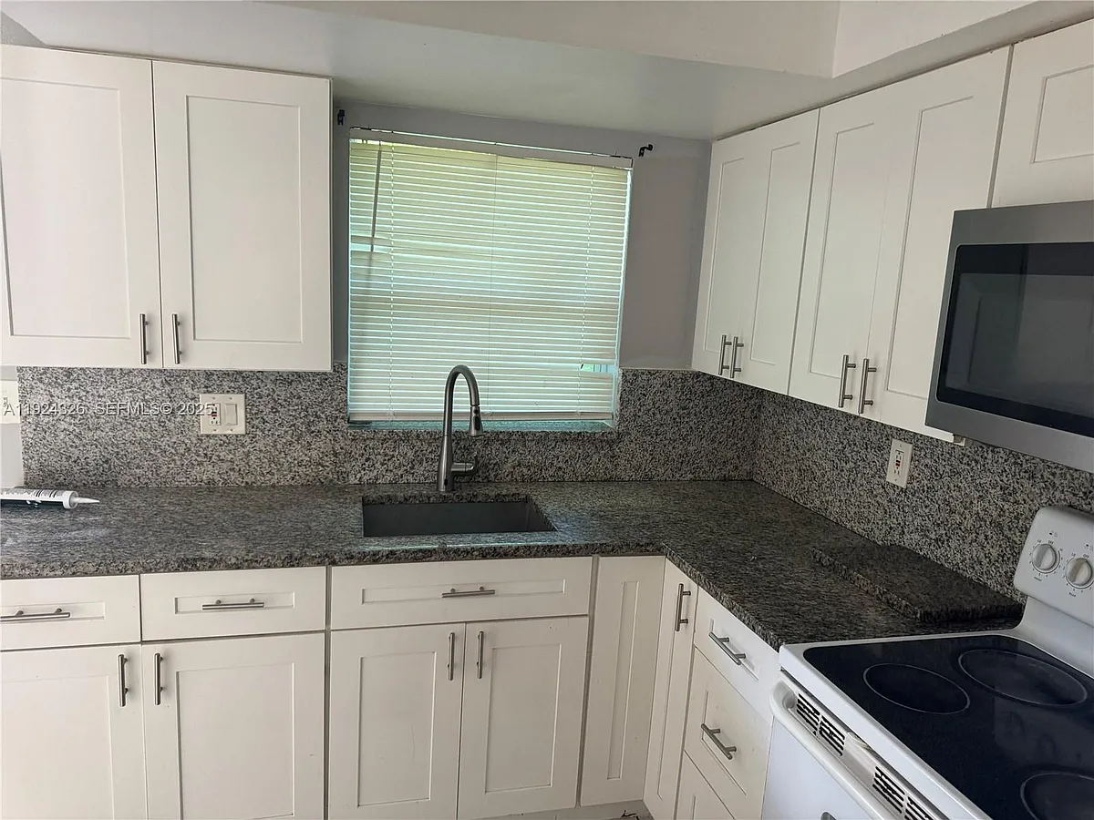Building Photo - 2029 NW 59th Ave #1