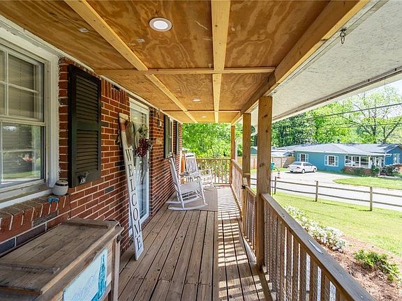 4th image of 639 San Fernando Dr SE