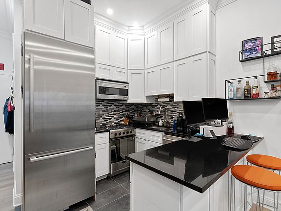 4th image of 421 W 57th St APT 2E