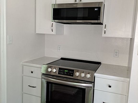 3rd image of 2416 Pine St