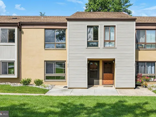 240 James Ct, Marlton, NJ 08053