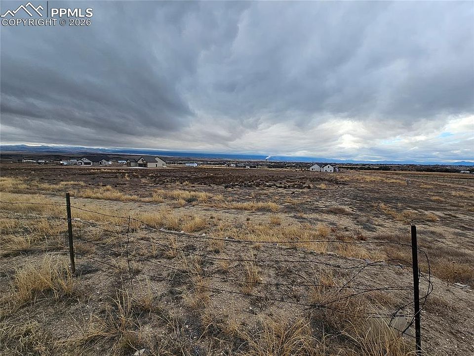 2nd image of 35 Top Rail Trl