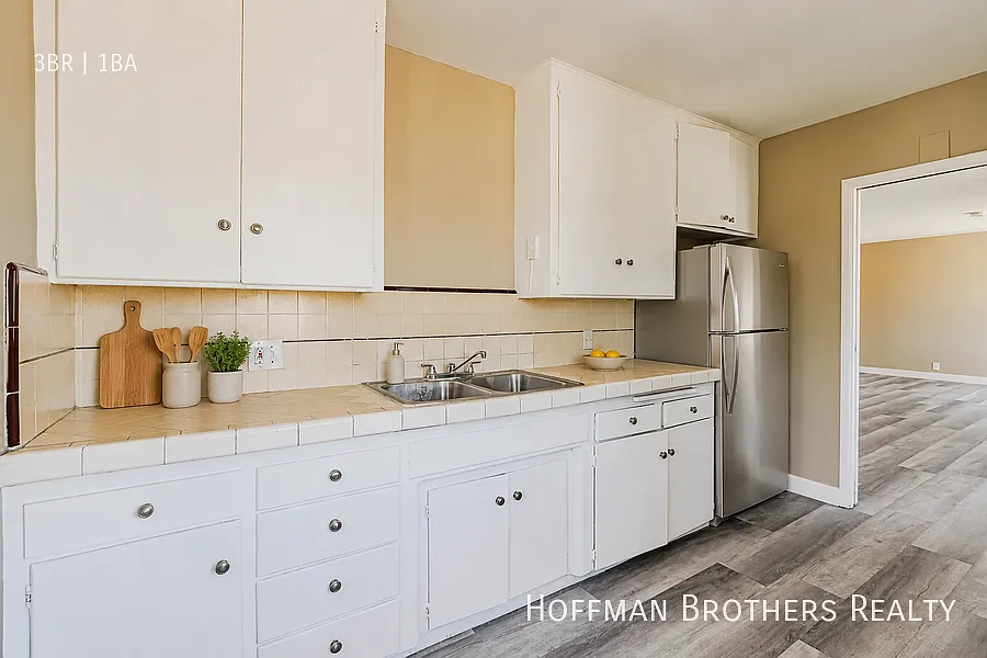 6833 11th Ave Los Angeles, CA 90043 — Photo 2