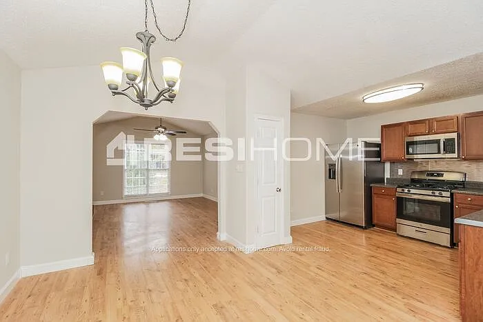 380 Amber Way — Photo 6
