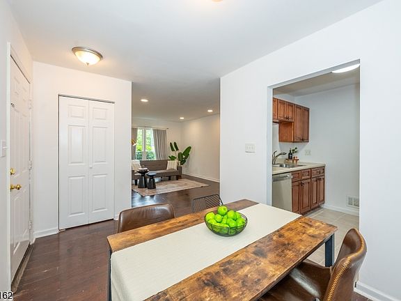 5th image of 72 Cherry St