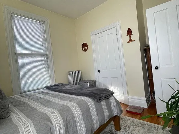330 4th St NE #2, Minneapolis, MN 55413