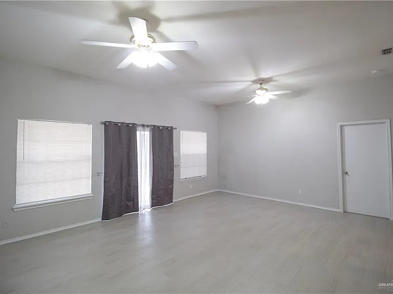 3409 Martin Ave — Photo 3