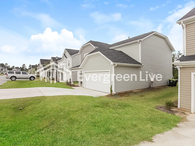 805 Vanguard St — Photo 15