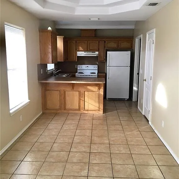 812 N Cross Ln #4 — Photo 6