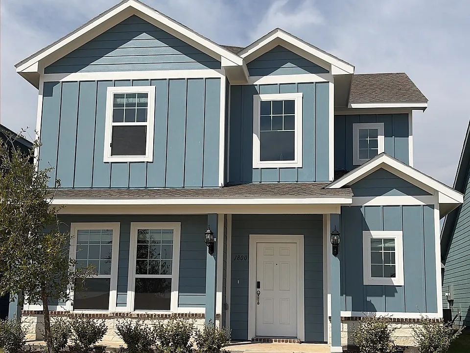 1800 Bluebonnet Ln
