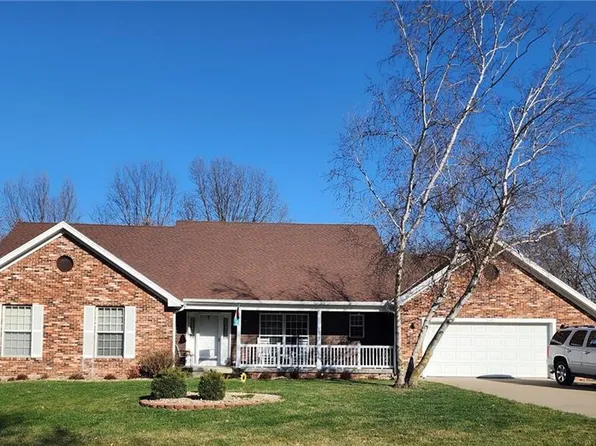 513 Raintree Dr, Saint Joseph, MO 64506