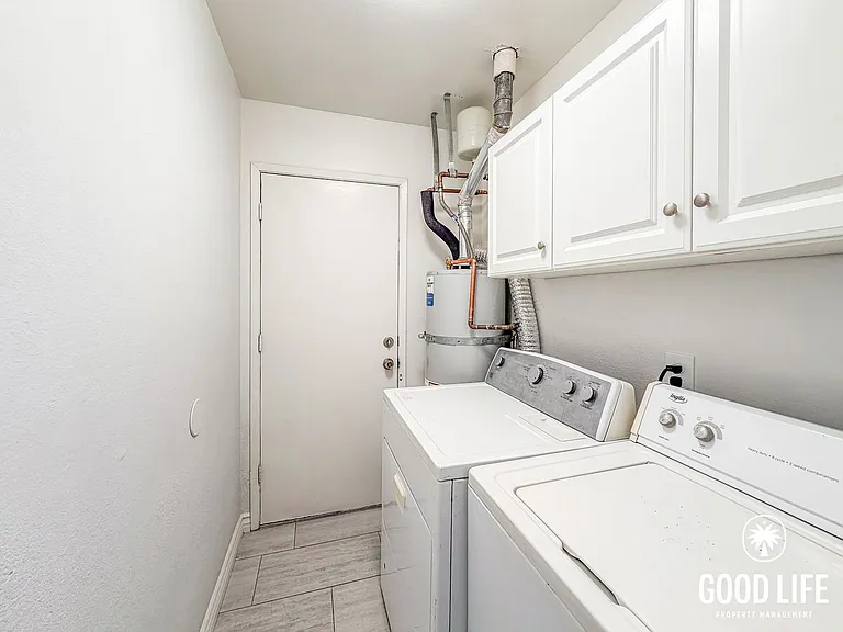 3BD/1BA Home in Lakeside with In-Unit Laundry & Built-In Closets — Photo 8