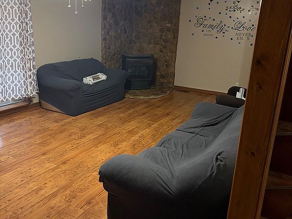 3rd image of 100 Kendall Dr