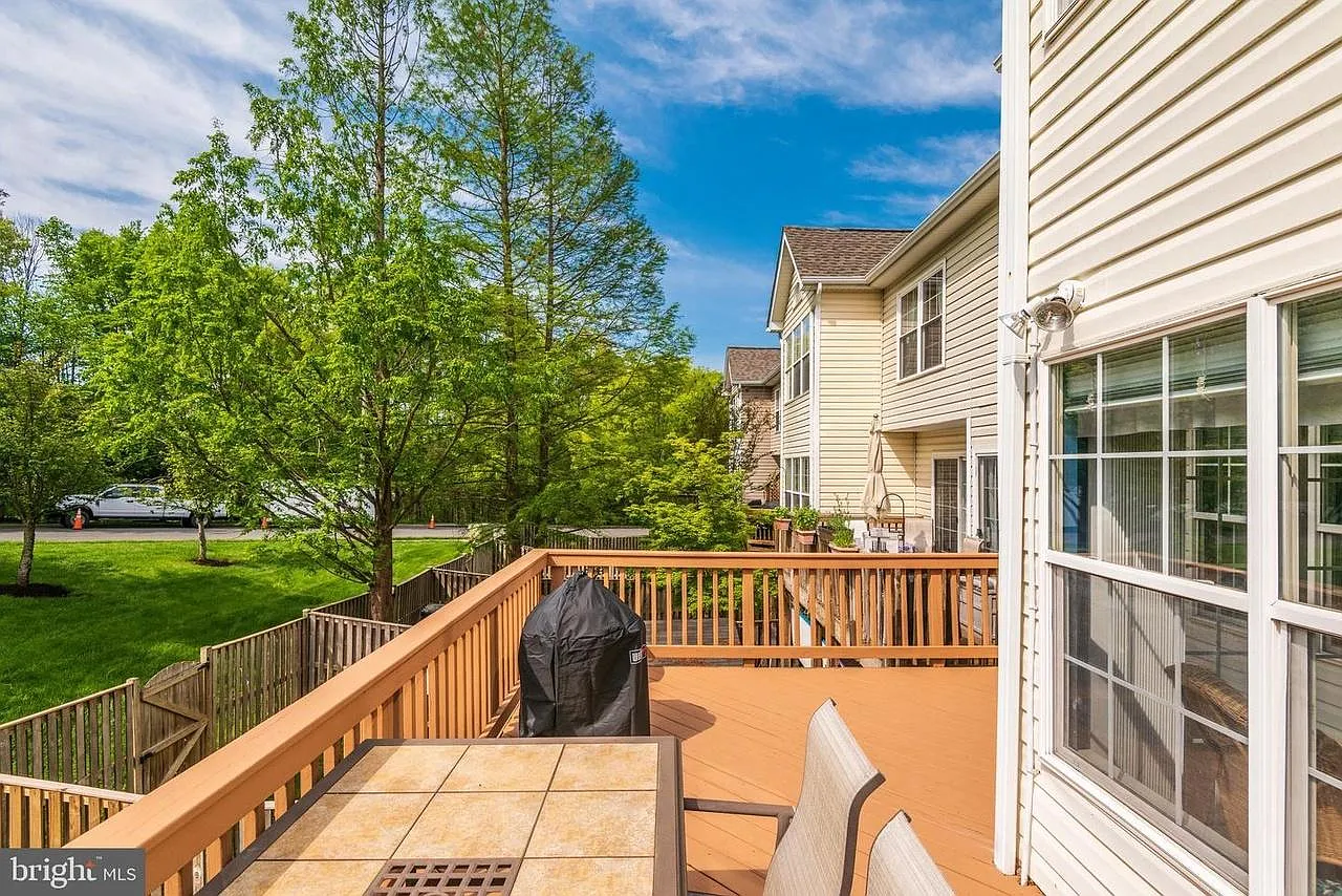 10261 Magnolia Grove Dr — Photo 4