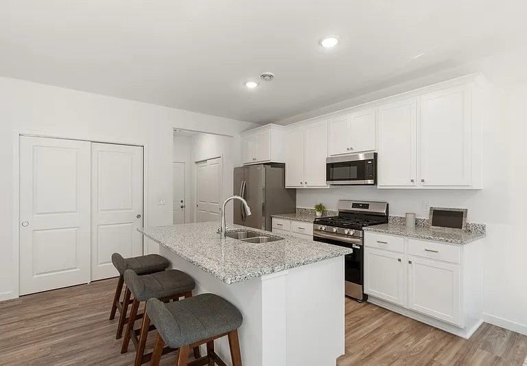13903 Oakwood Dr — Photo 3