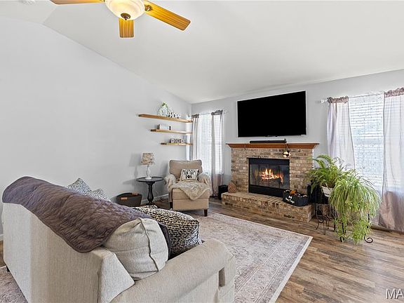 3rd image of 1811 Hackmann Hollow Dr
