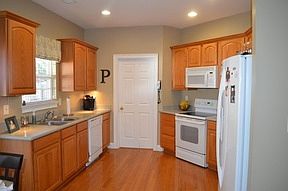 4th image of 609 Scenic Oak Dr