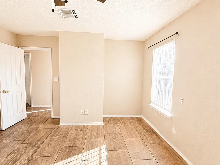3329 Scarlet Point Dr — Photo 5