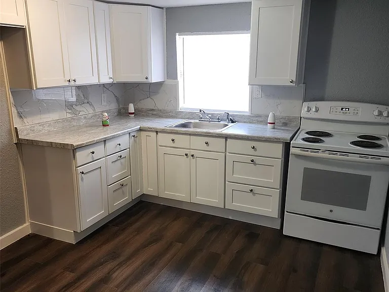 211 Avenue B #1/2 — Photo 3