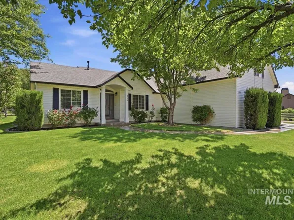 920 N Ashford Ln, Nampa, ID 83687