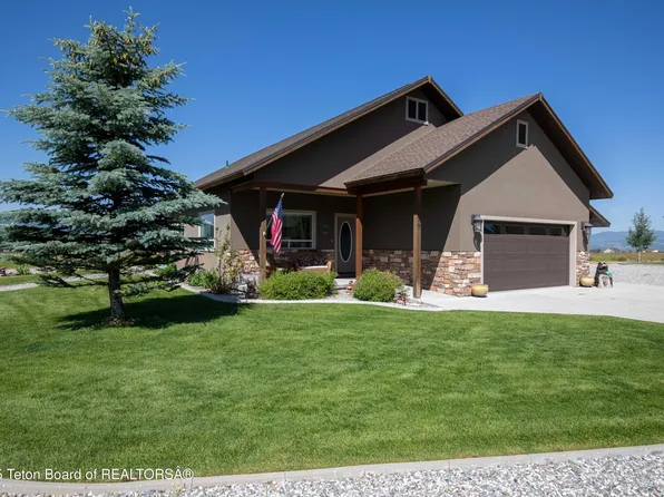 98 Pinyon St, Thayne, WY 83127