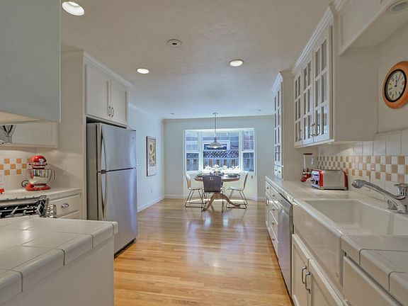 5th image of 4760 Sutcliff Ave