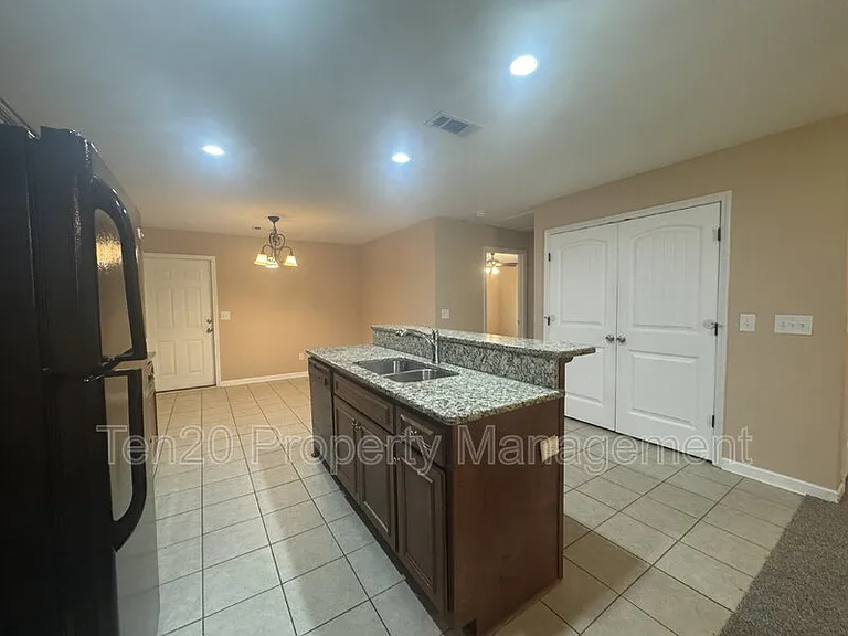693 Lee Rd #243 — Photo 3