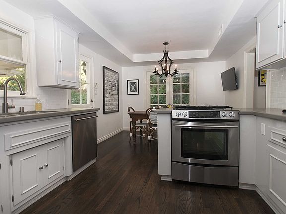 5th image of 1276 Sunset Plaza Dr