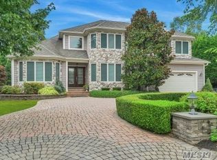 230 Larch Ln, Smithtown, NY 11787
