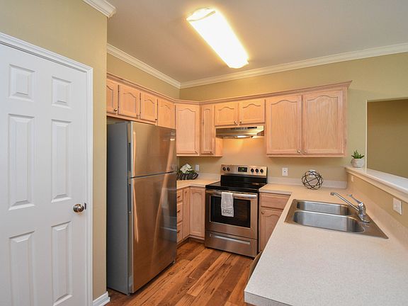 2nd image of 137 Sherwood Dr #D