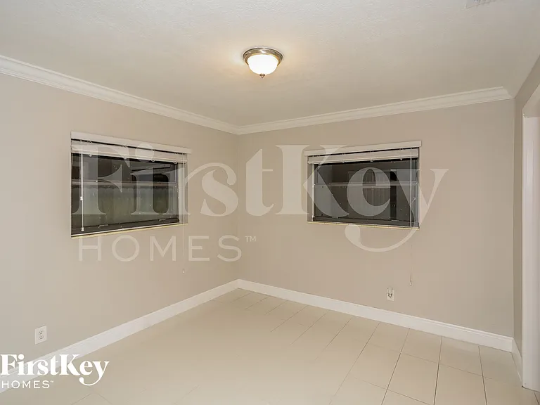6548 SW 26th St — Photo 12