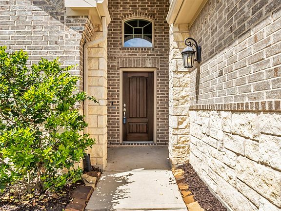 3rd image of 3819 Robinson Bend Dr