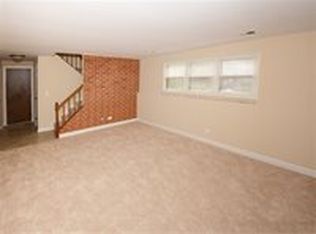 704 New Mexico Trl, Elk Grove Village, IL 60007