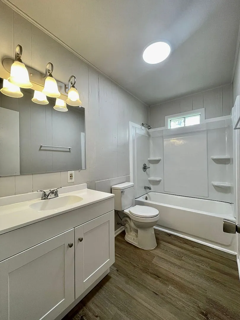 2 Bedroom / 1 Bathroom Duplex Unit — Photo 4