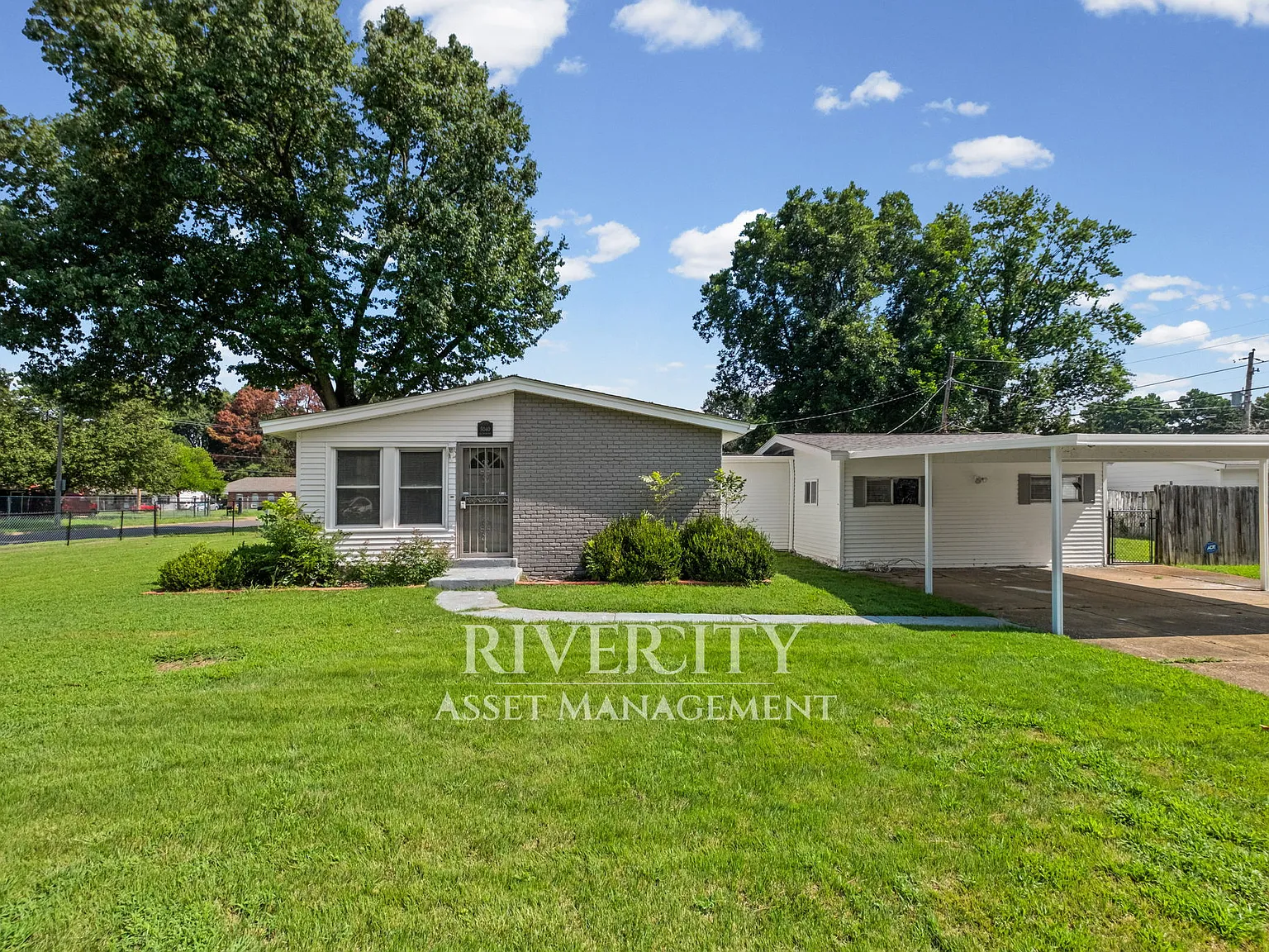 3 bed, 1.5 bath, 1481 sqft, $1,795 — Photo 2