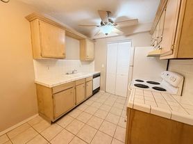 401 E Locust St, Bloomington, IL
